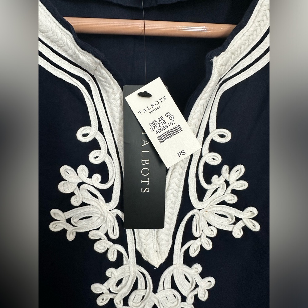 TALBOTS Women’s Embroidered Blouse- Size: Small Petite - NWT - Picture 3 of 11